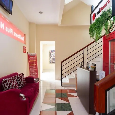 Reddoorz Plus Near Plaza Blok M-3